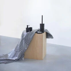 Sealskin Douchegordijn Brave 180x200cm Zwart/wit 22 Sealskin Douchegordijn Brave 180x200cm Zwart/wit -Badkamer Verkoop 123 4124